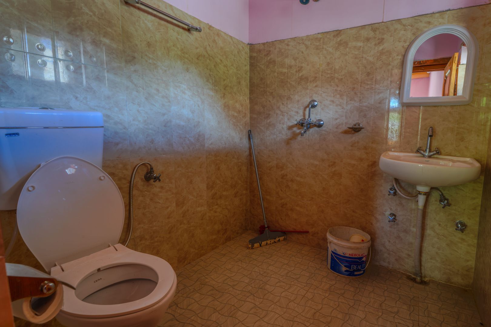 Tombo Homestay - Image 4
